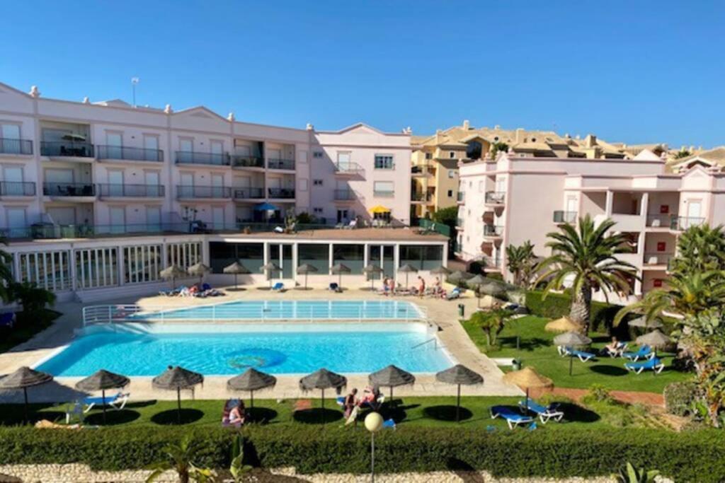 Lovely 2 Bedroom Apartment Including Pool, Stunning Ocean Views & Beach Closeby Luz Exteriör bild